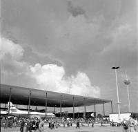 Expo58  Pavillon des transports avec un avion caravelle
