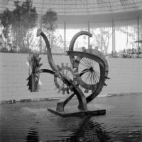 Expo58  Sculpture à l'intérieur du pavillon Américain