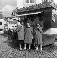 Expo58 Bruxelles Un Hot-Dog a l'expo 58