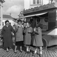 Expo58 Bruxelles Un Hot-Dog a l'expo 58