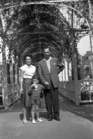 Expo58 Bruxelles Pose photo dans le jardin des quatre saisons -section Belge