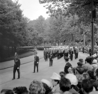 Bruxelles Elèves de l'école royale militaire avec leur shakos à plumes blanches