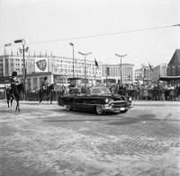  Bezoek van de Negus te Brussel. Voor de centraal station.