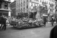  Char défilant sur le boulevard Anspach