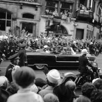 Bruxelles Le cortège nuptial dans les rues de Bruxelles