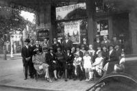  Café Albertville hoek van de Lakensestraat en Antwerpselaan