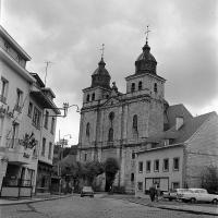  Cathédrale Saint Quirin vue de la place Albert