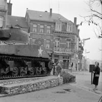 Bastogne Sur la place général Mc Auliffe