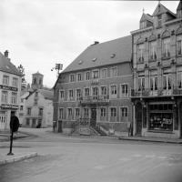 Neufchâteau Grand place à droite la Maison Petit