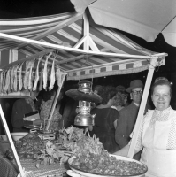 Bruxelles Marchande de caricoles à l'expo 58