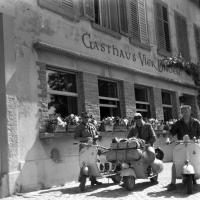 Suisse  - Unterbözberg Etape à la Gasthaus vierlinden avec les Vespa