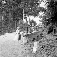  La famille sur le pont