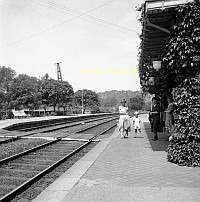 Courrière Attente du train à la gare de Courrière