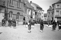 Florennes  Place et Rue de l'Hôtel de ville - Marche de Saints Pierre et Paul