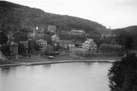 Rivière Vue sur le village