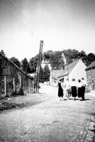 Villers-sur-Lesse Rue du bief en montant vers le château