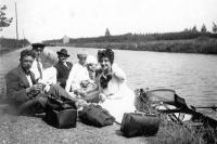  Picknick langs het kanaal