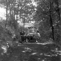 Landecy-Genève (Suisse) Pique-nique sur un chemin forestier le 16 août 1953