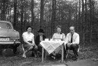 België Picknick naast de Ford Consul Mk1 België Picknick naast de Ford Consul Mk1