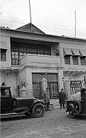 Devant le rest house de l'Irak railways. Rolls-royce